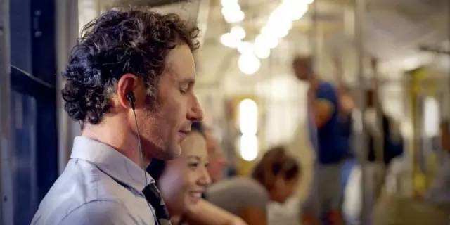 网易云音乐出品，几十元的耳机，也能在颜值和音质上做到出色