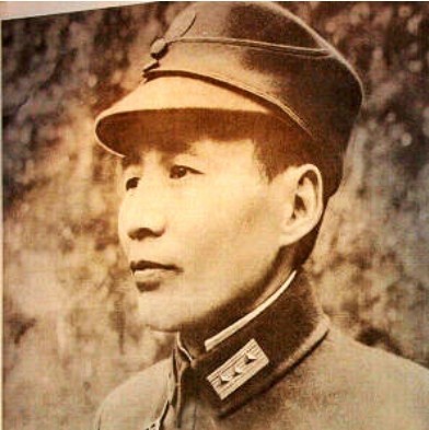 1935年飞夺泸定桥，敌军为何不直接炸断13根铁链，其中有何隐情？