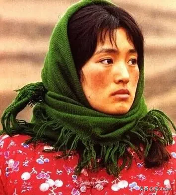 杨采钰的颜值变高,你知道她是怎么从土妞进化