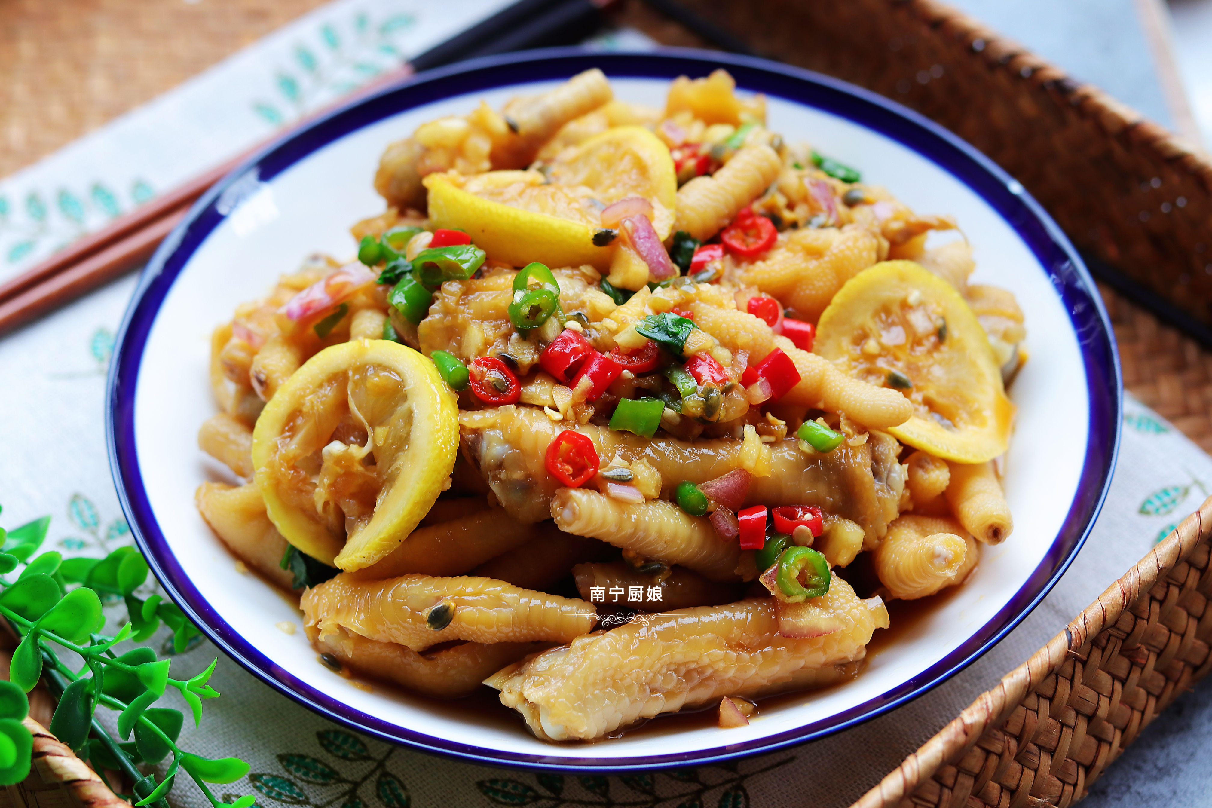 When doing lemon phoenix claw, master these 4 small doohickey, gallinaceous claw is fragile tender tastily, tasty still does not have fishy smell