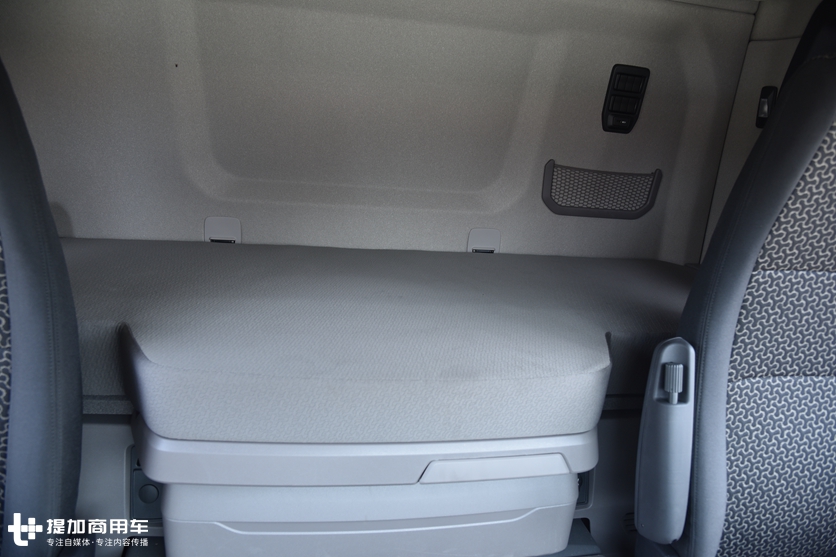 斯堪尼亚的国六入门车型,特别适合快递运输,据说