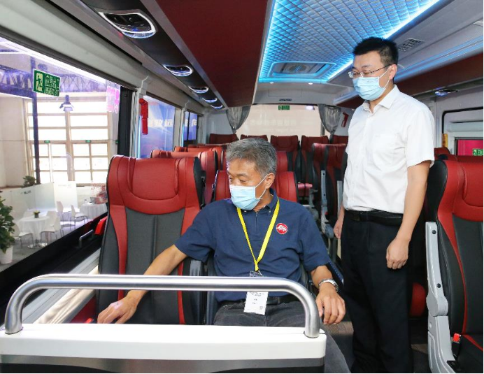 精准助力行业转型！苏州金龙精品客车亮相2021北京国际道路运输展