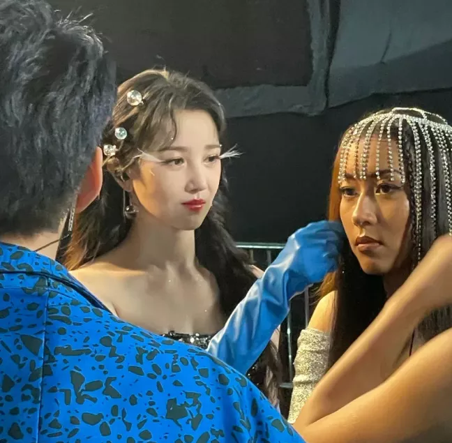 娱乐圈塑料姐妹情:钱可以一起挣,饭可以一起吃,但老娘必须最美