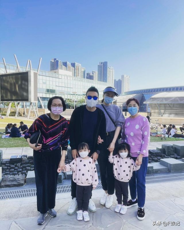 郭可頌熊黛林帶雙胞胎女兒出遊一家四口和雙方母親幸福三代同堂