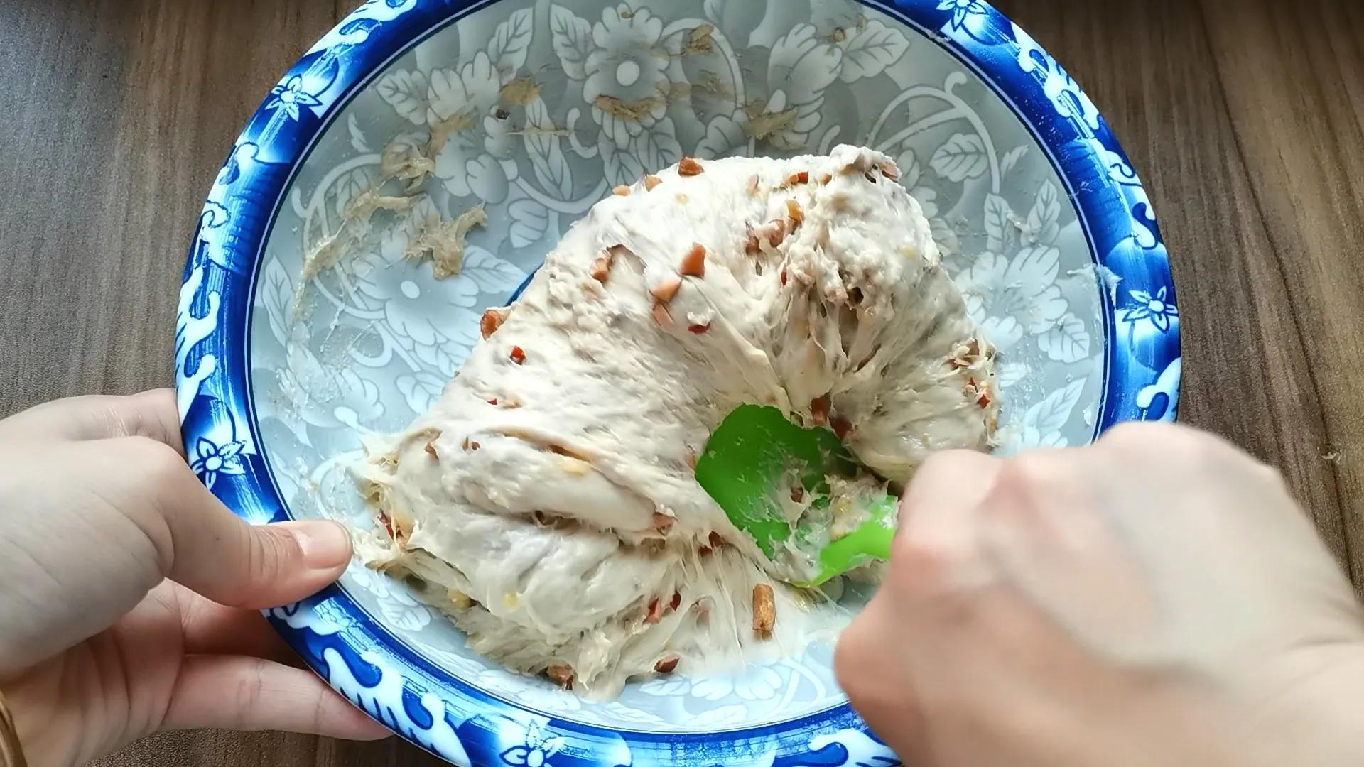 懶人版香蕉早餐包，不揉面，一樣鬆軟好吃，香蕉味十足，老少皆宜