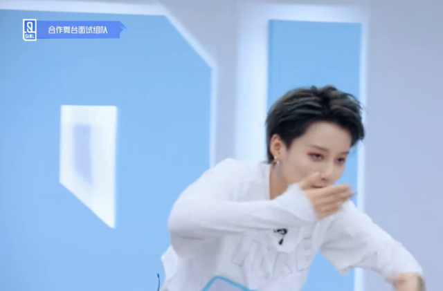 刘雨昕对着Lisa送飞吻时，谁注意Lisa的反应？从导