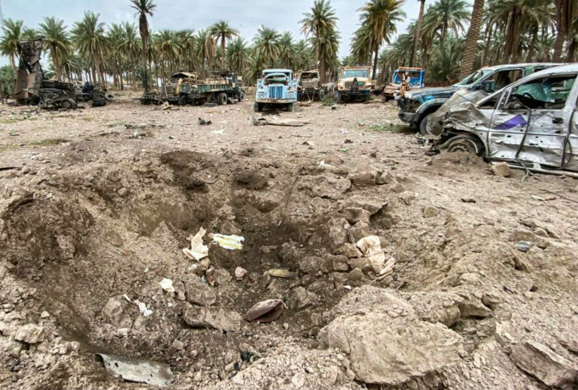 印度两枚导弹升空后，一颗火球砸向周边村镇，