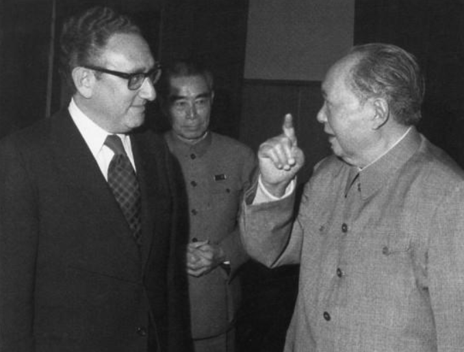 林彪列4点原因反对援朝，毛主席仍坚持出兵，基辛格：眼光超常人