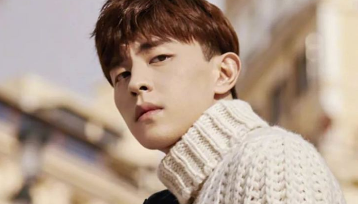 邓伦在走红后抛弃了演戏 ，选择了综艺，现在一