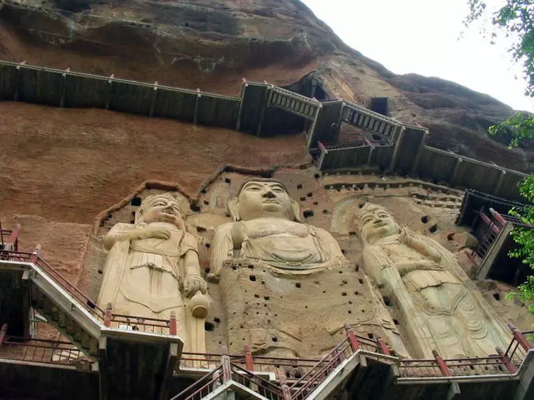 今天中午一点，打开央视看大美麦积山