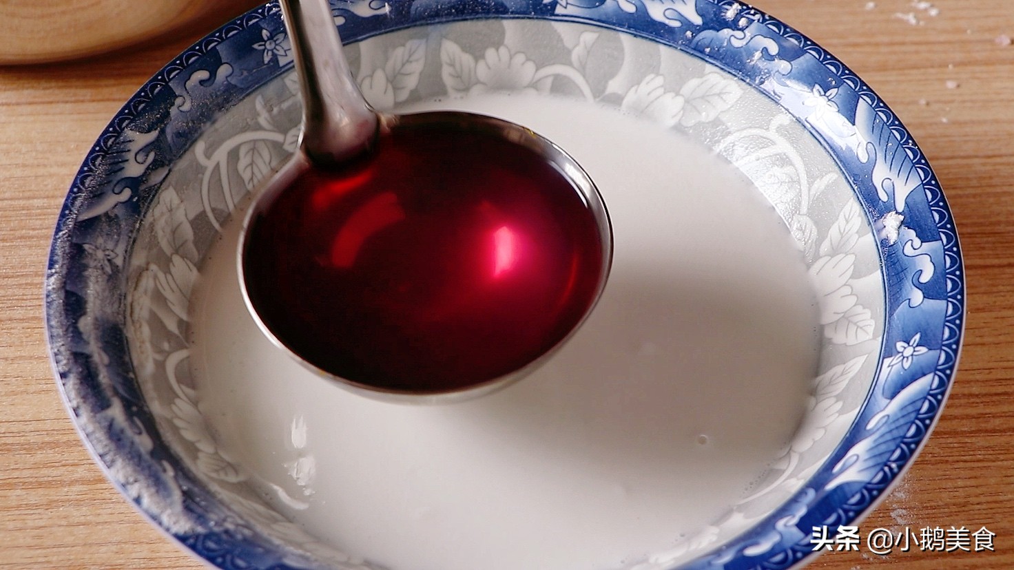 Don’t throw the grape skins, the big pot is a special snack, sweet and sour and icy, drinking 3 bowls is not enough