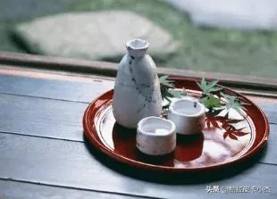 白酒领跌，调整未到位，短期不宜入场