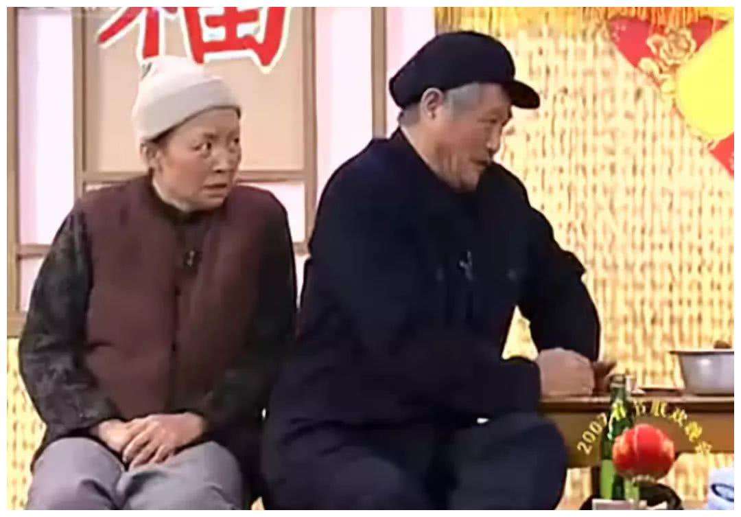 2006年春晚，赵本山出现严重失误，宋丹丹看似淡定实则冷汗直流