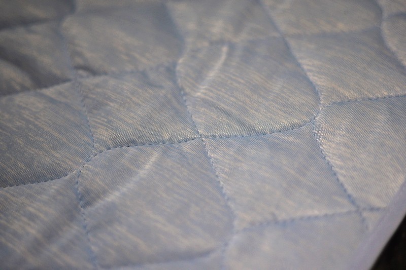 给宠物四季的清爽 酋抱抱冰感清凉宠物薄垫