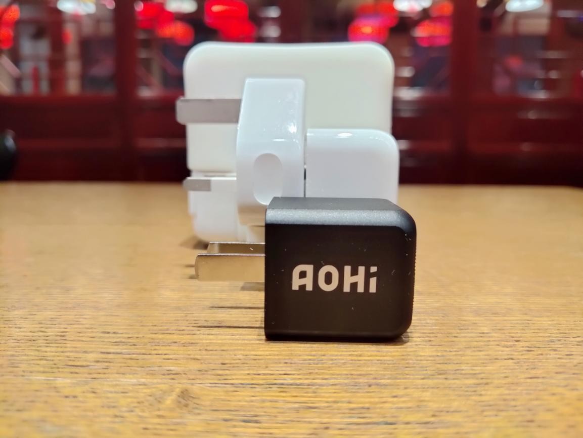 拇指般大小体积，AOHI Magcube 30W充电器上手体验