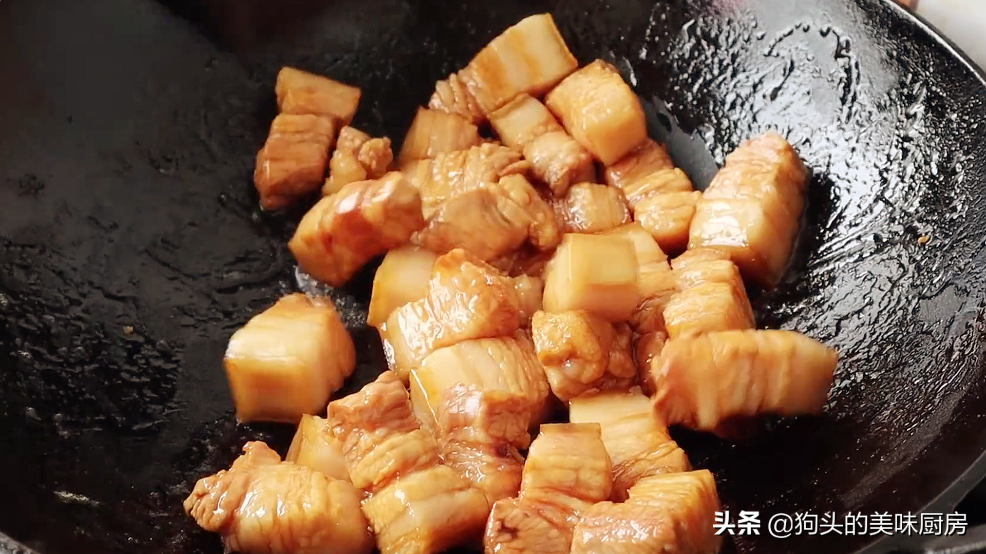 做紅燒肉時，掌握這些小技巧，紅燒肉不腥不柴，軟爛入味口感好