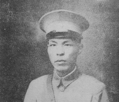 他是名震中外的五虎上将之一，却好赌成性，蒋