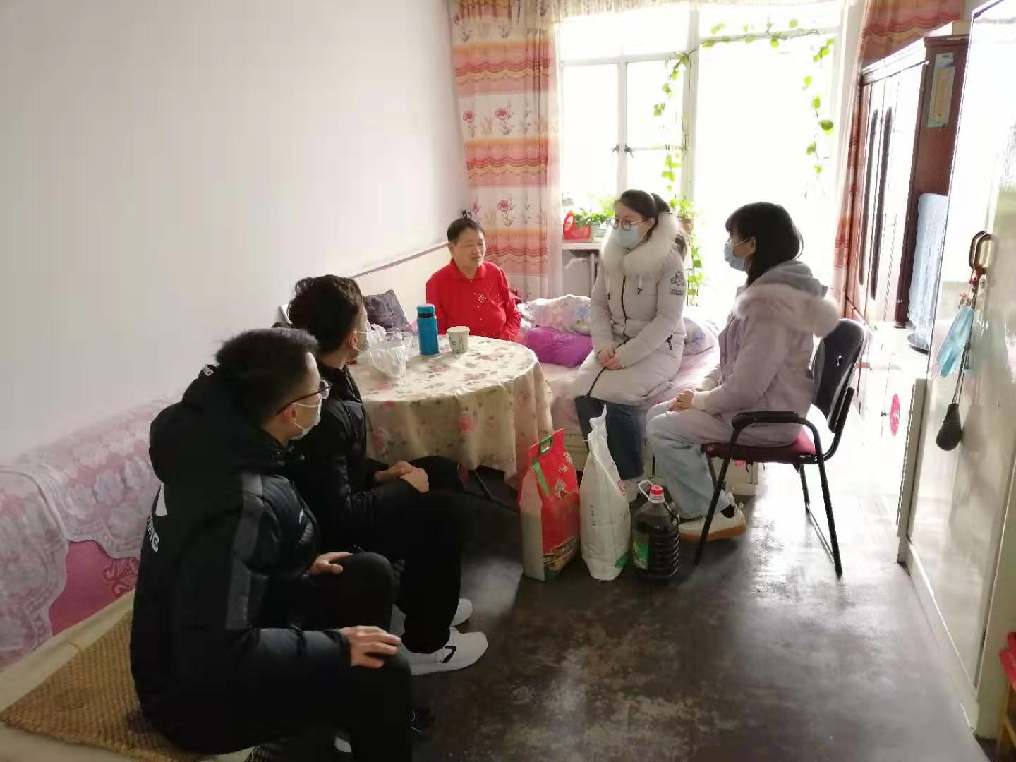 西固区临洮街街道康乐路社区与大党委成员单位联合开展“送温暖”活动