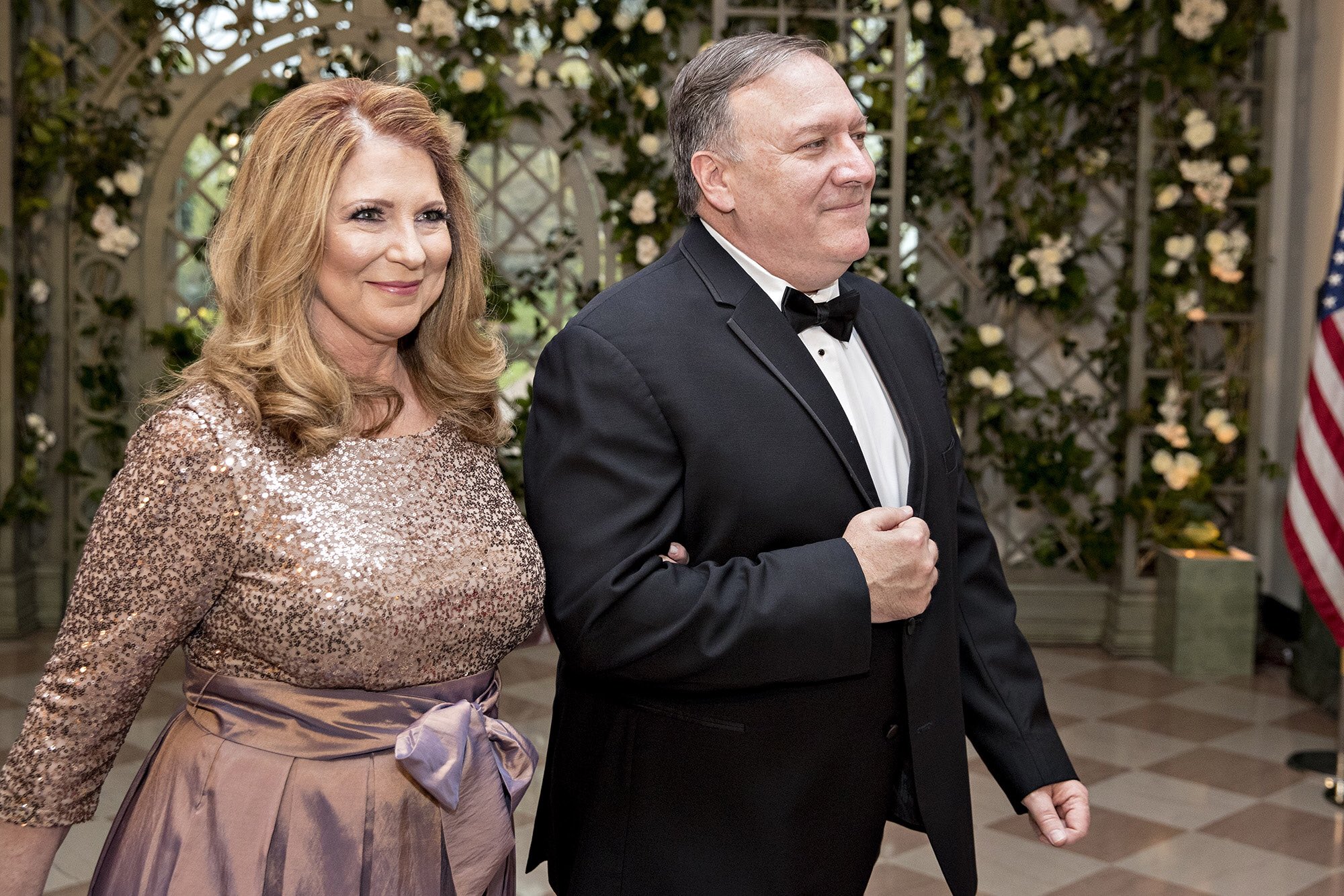 蓬佩奥加盟福克斯电视台，大嘴巴装扩音器，赵