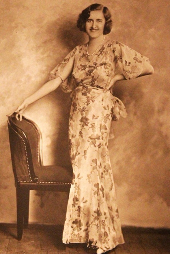 美国宅女：父亲去世，19岁继承6亿，宅家80年10