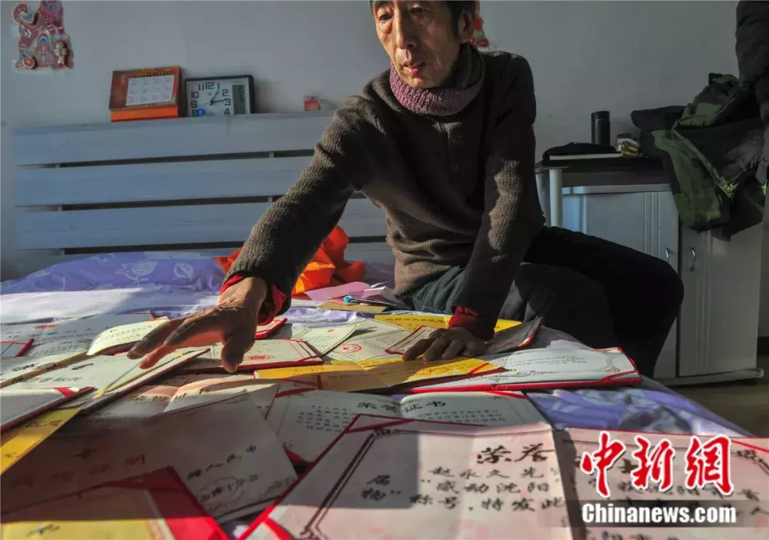 保洁员大爷30年资助40余贫困学子,为做慈善卖掉自家住房