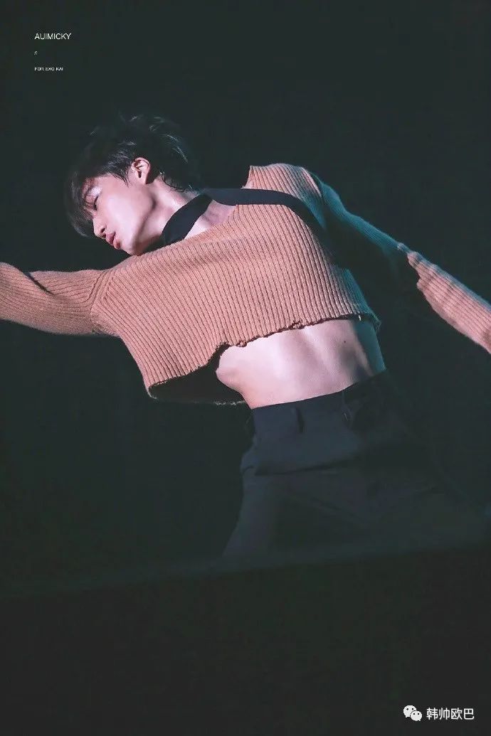 nunu这个身材绝了,宽肩细腰的典范!