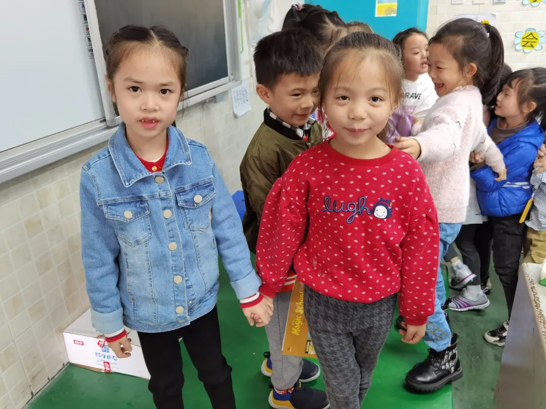 成都市双流区棠湖小学书香班级丨书香飘荡添智慧 墨香永存润心灵