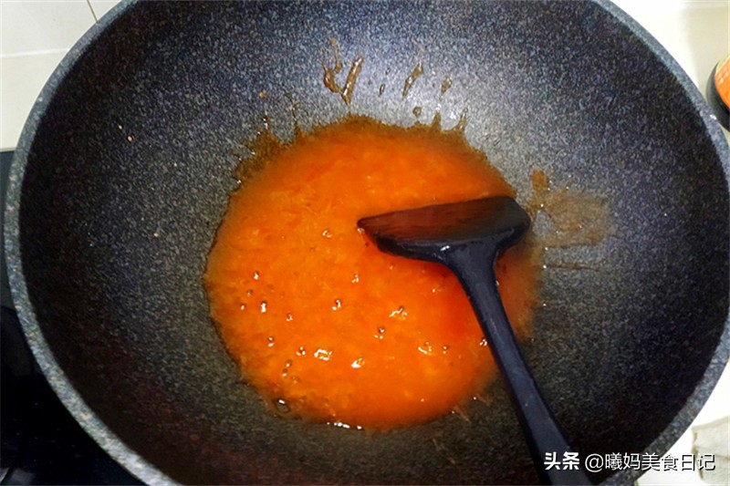 The pineapple sweet and sour pork is done in this way, the cost is low, the time is short, the key taste is authentic, share my specialty