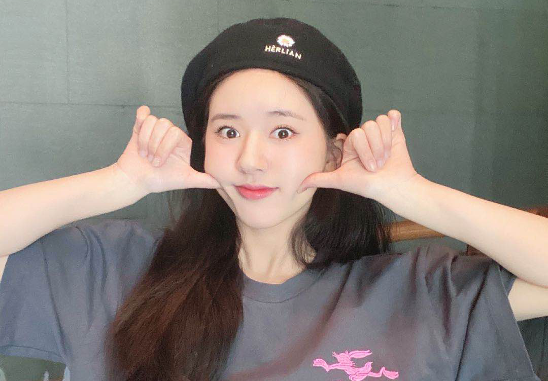 赵露思没有大长腿却善于自嘲，年纪轻轻情商高