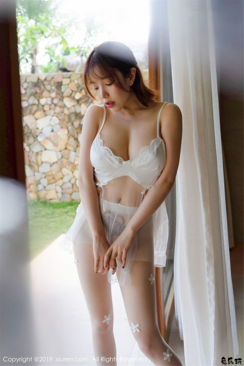 透视装美女模特黄楽然(妮小妖),越南富国岛旅拍新写真
