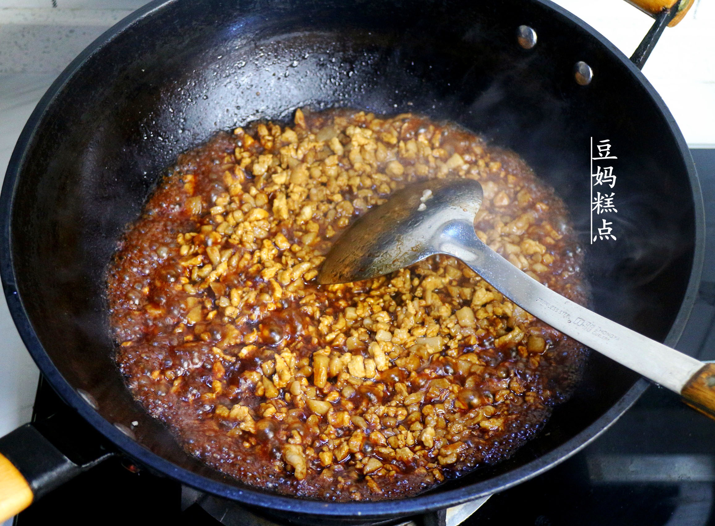 每年過年，我家必做的“醬肉包”，香濃味美，孩子搶著吃