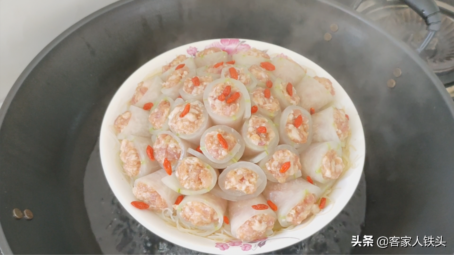 1块冬瓜2把粉丝卷一卷，以后待客就这样做，营养好吃简单又漂亮