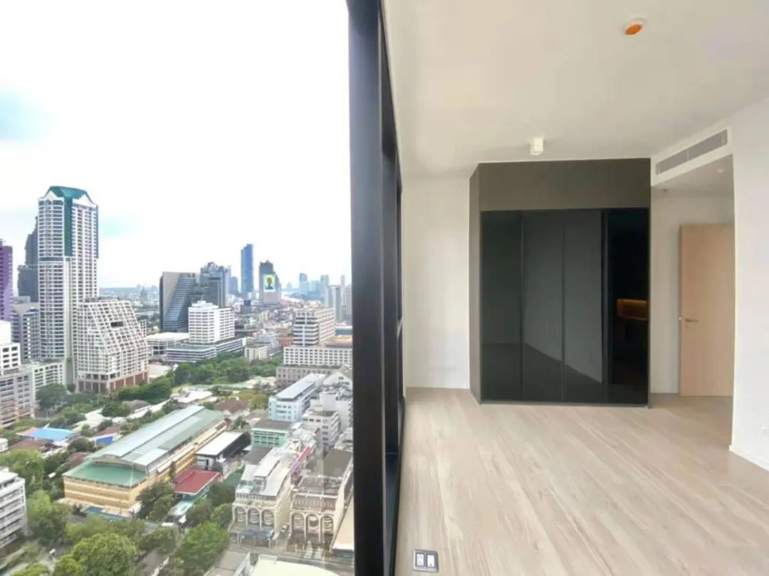 仅3套！曼谷“华尔街”轻轨旁豪宅公寓丨准现房 The Lofts Silom