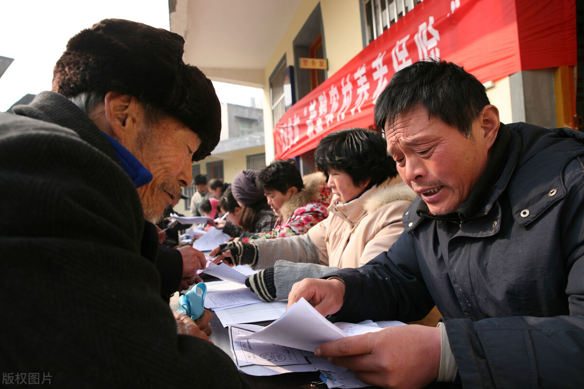 农村养老保险一年交6000元，交15年，60岁后领多少？