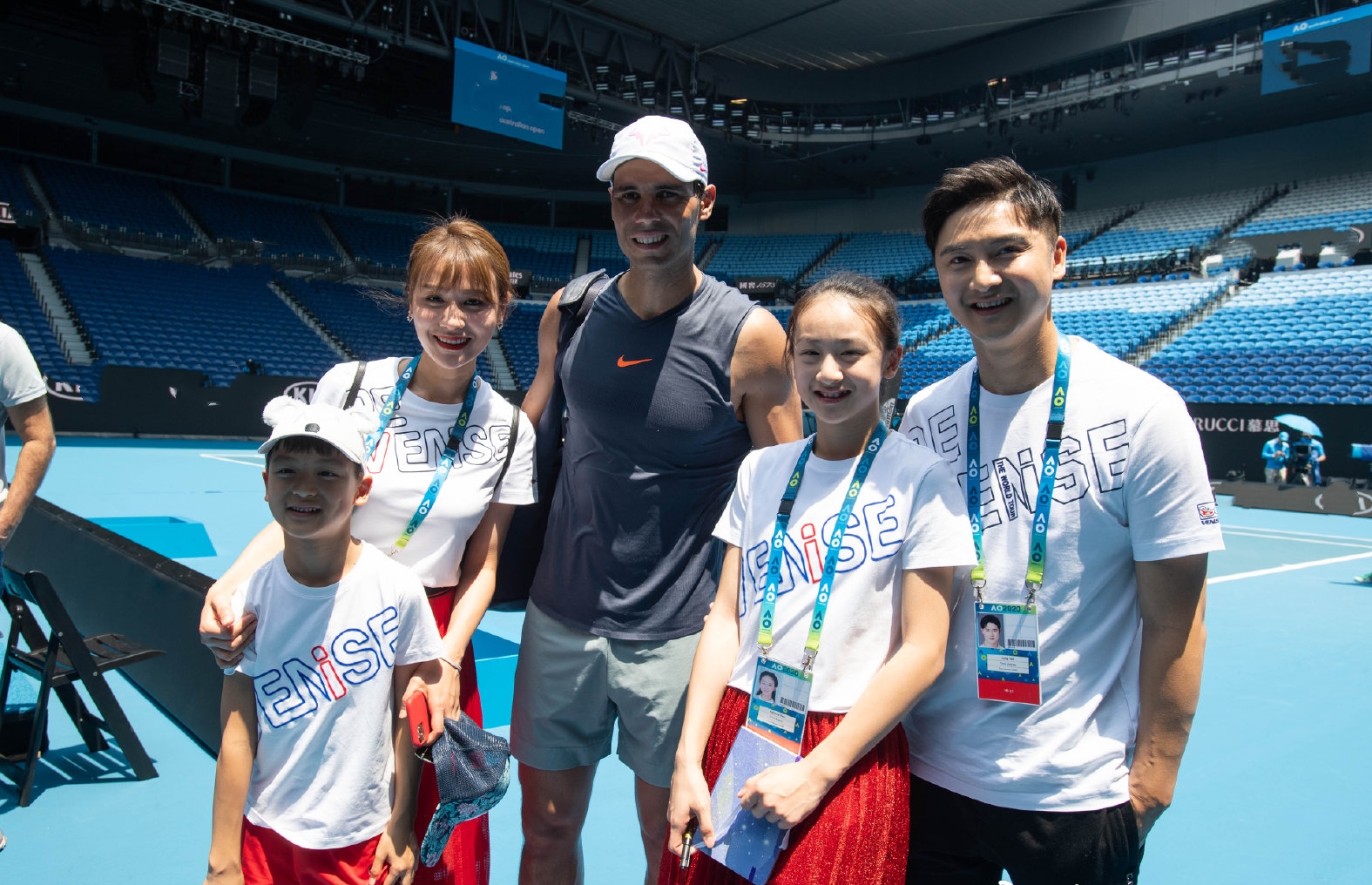 叶一茜掰手腕不敌儿子，森碟却一秒钟KO弟弟小亮仔，彰显惊人臂力