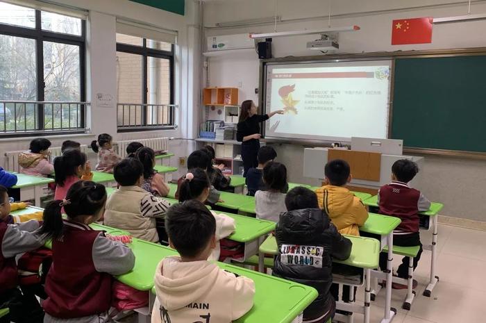 天桥区宝华小学怎么样?举行新队员入队仪式(图3)