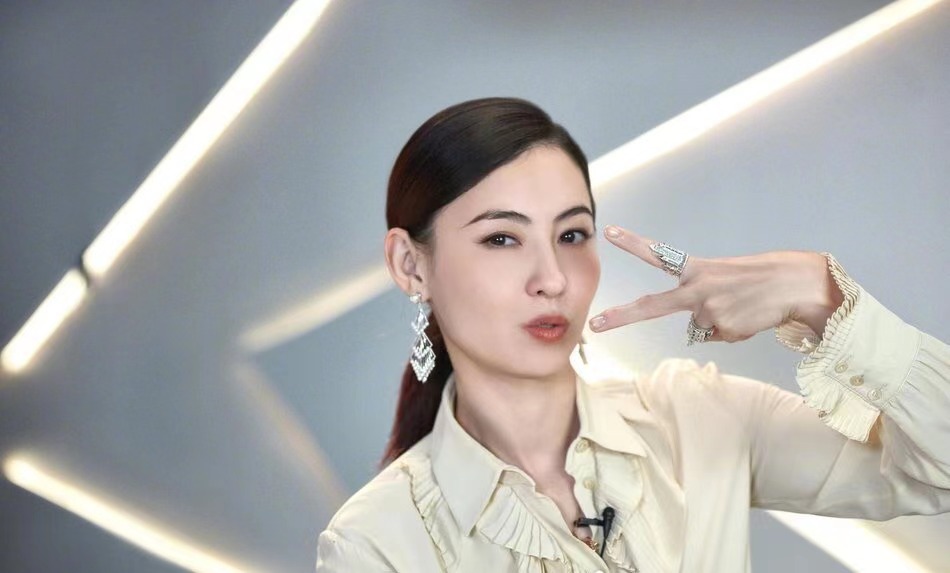 40岁张柏芝复出后变化真大！当上浪姐A到炸，风