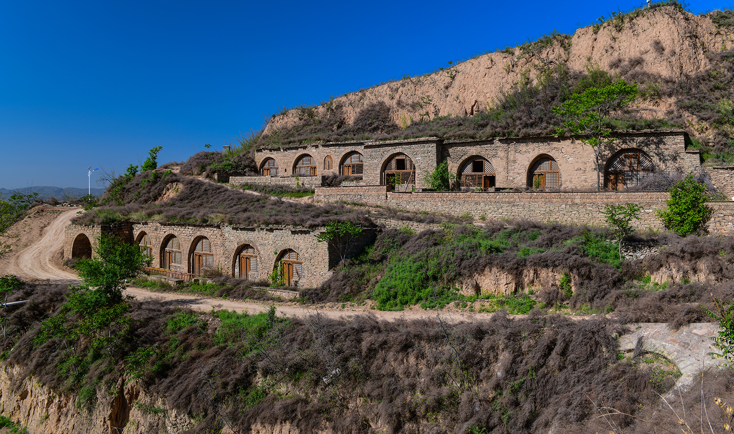 黄土高原上的千年古窑洞诉说着千年历史