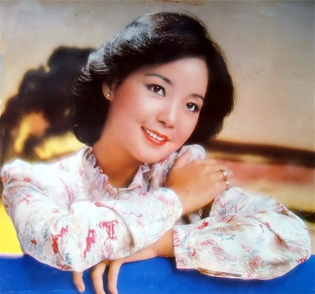 1995年鄧麗君去世，一個月后遭爆料：她是臺灣間諜！咋回事？