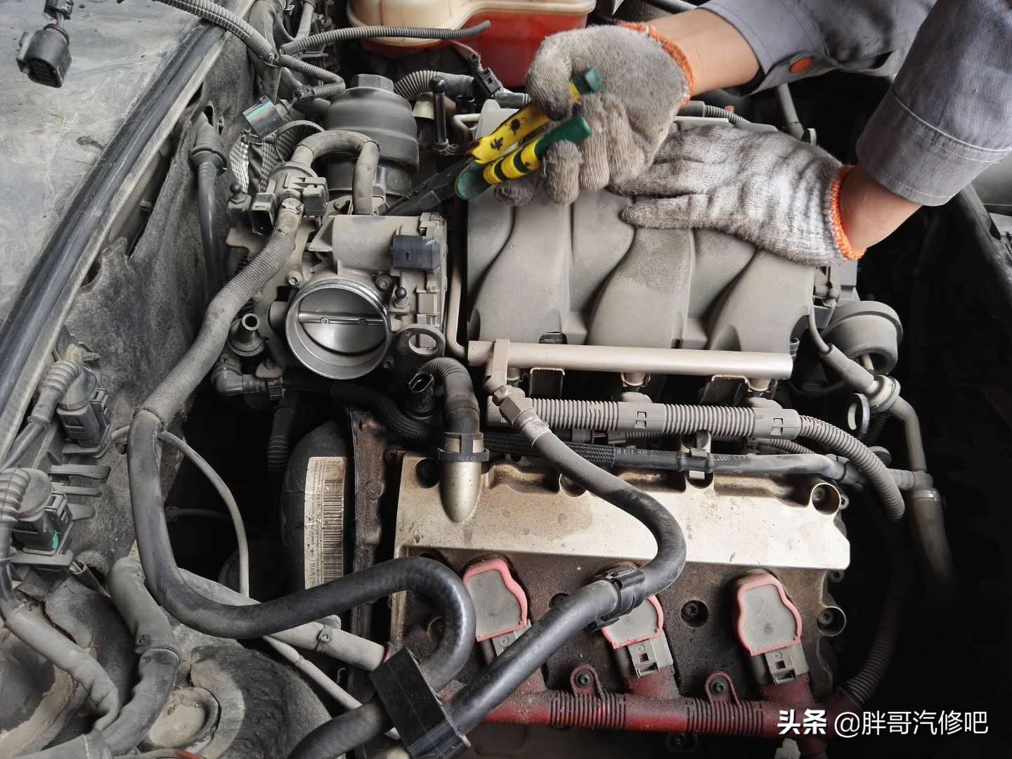 图片[6]_2.4V6奥迪A6L全方位漏油维修 还车主发动机机舱一片干净_5a汽车网