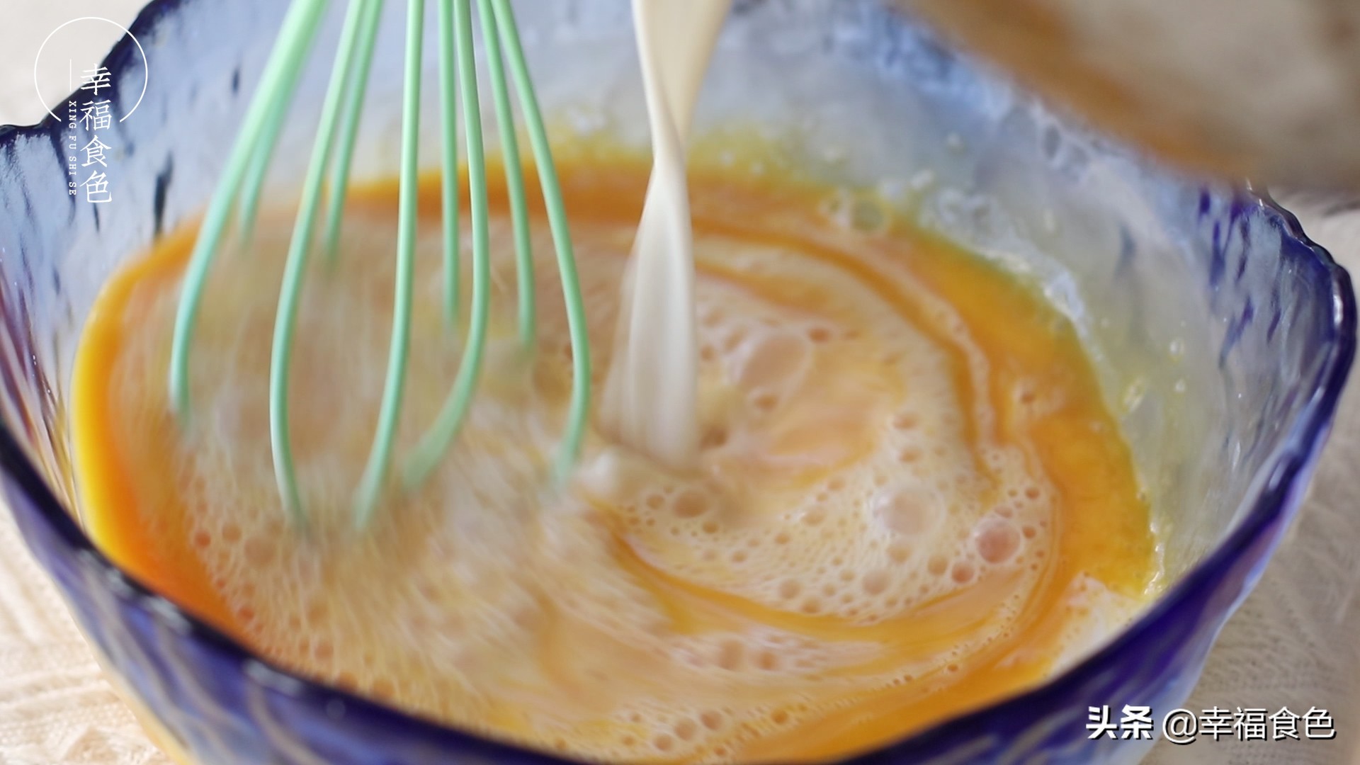 喝不完的牛奶烤一烤，甜嫩香滑的焦糖布丁就好了，孩子抢着吃