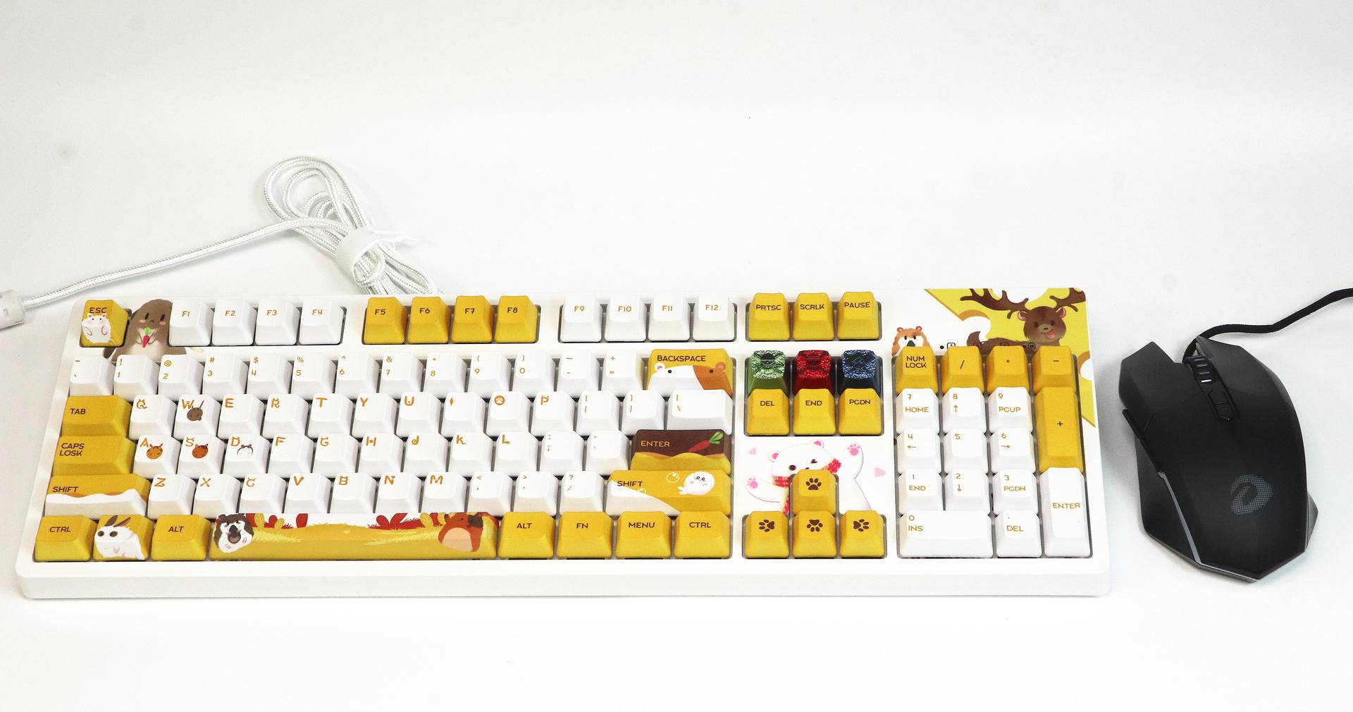 手感好，还很轻。体验达尔优牧马人EM910轻量化鼠标