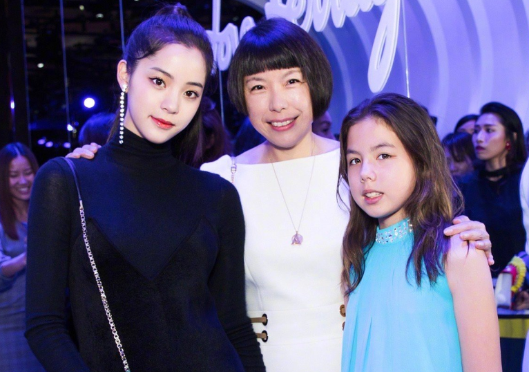 欧阳娜娜迎来20岁生日，杨幂陈赫送祝福，王源的