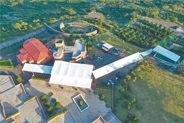 ǻָɽ⿹飬һԲվһ