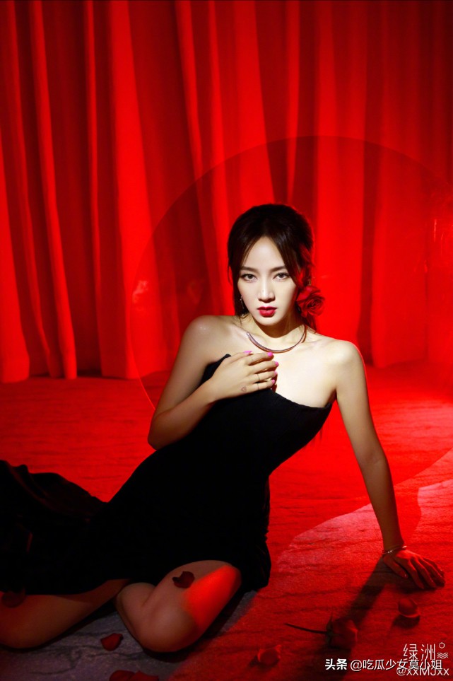 背锅|孟佳团队背锅承认抄袭，外国模特发文回应没有在第一时间联系