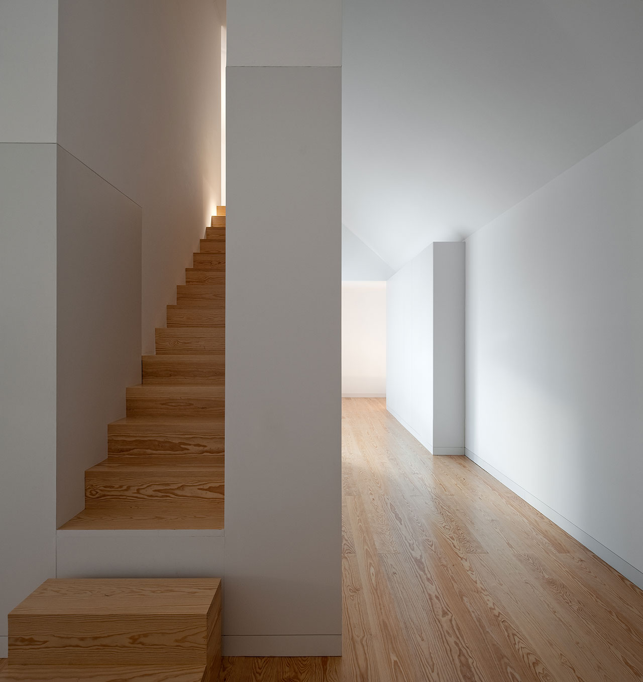 简约到极致的梦想白房子，Aires Mateus经典作品突破了时空界限