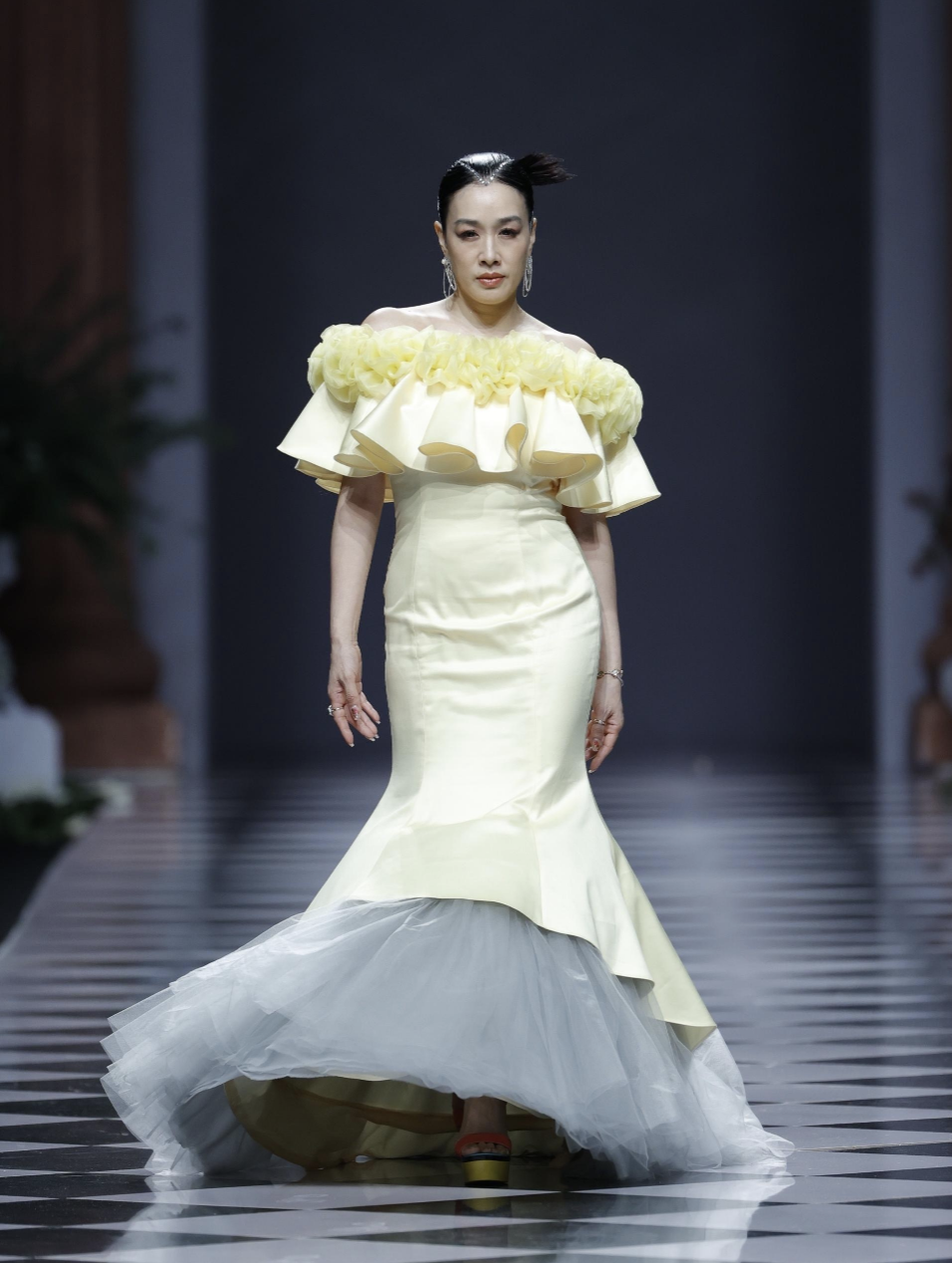 10位星二代小公主走秀，個個都是精緻萌娃，顏值氣場比父母還能打