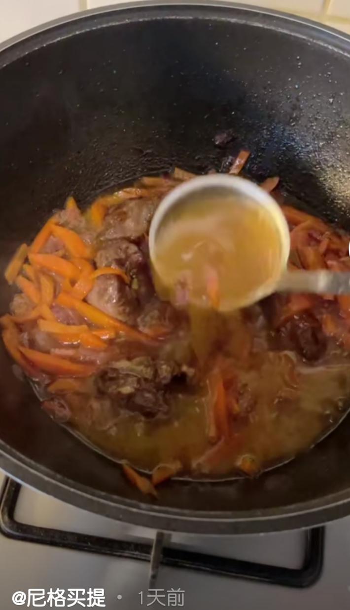 尼格买提为父母办婚礼！豪华庄园太气派，沈梦