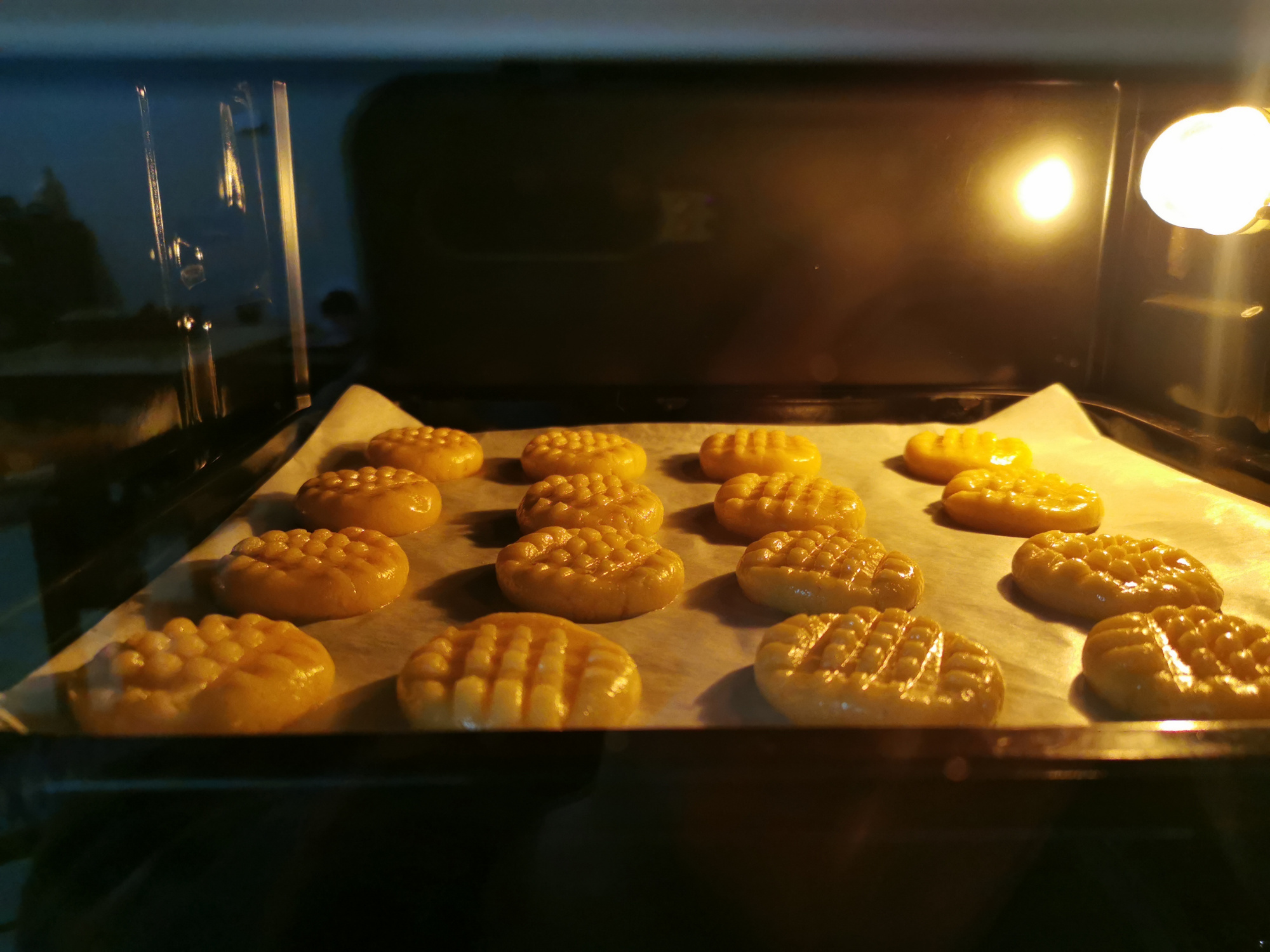 自製花生醬，不加水不加油，香濃細膩，用來做曲奇餅乾太香了