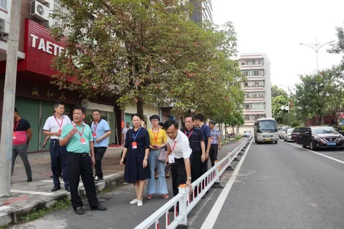 人大代表|完善交通护栏设施,保障市民安全出行
